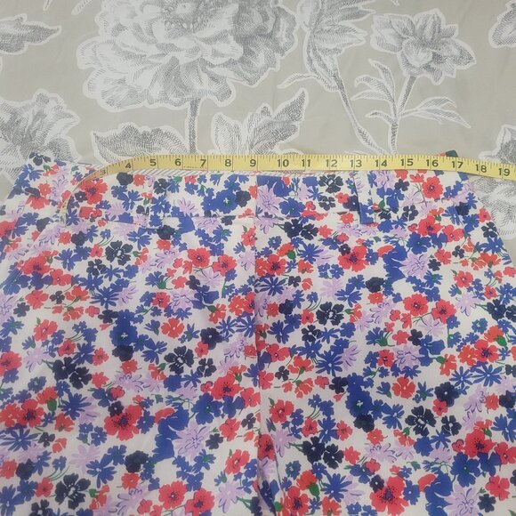 Lands' End Flowered Print 10" Cotton Shorts Size 12 EUC - Picture 4 of 9